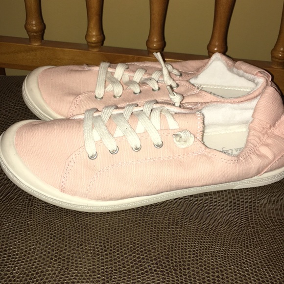 American Eagle Light Pink Canvas Shoes